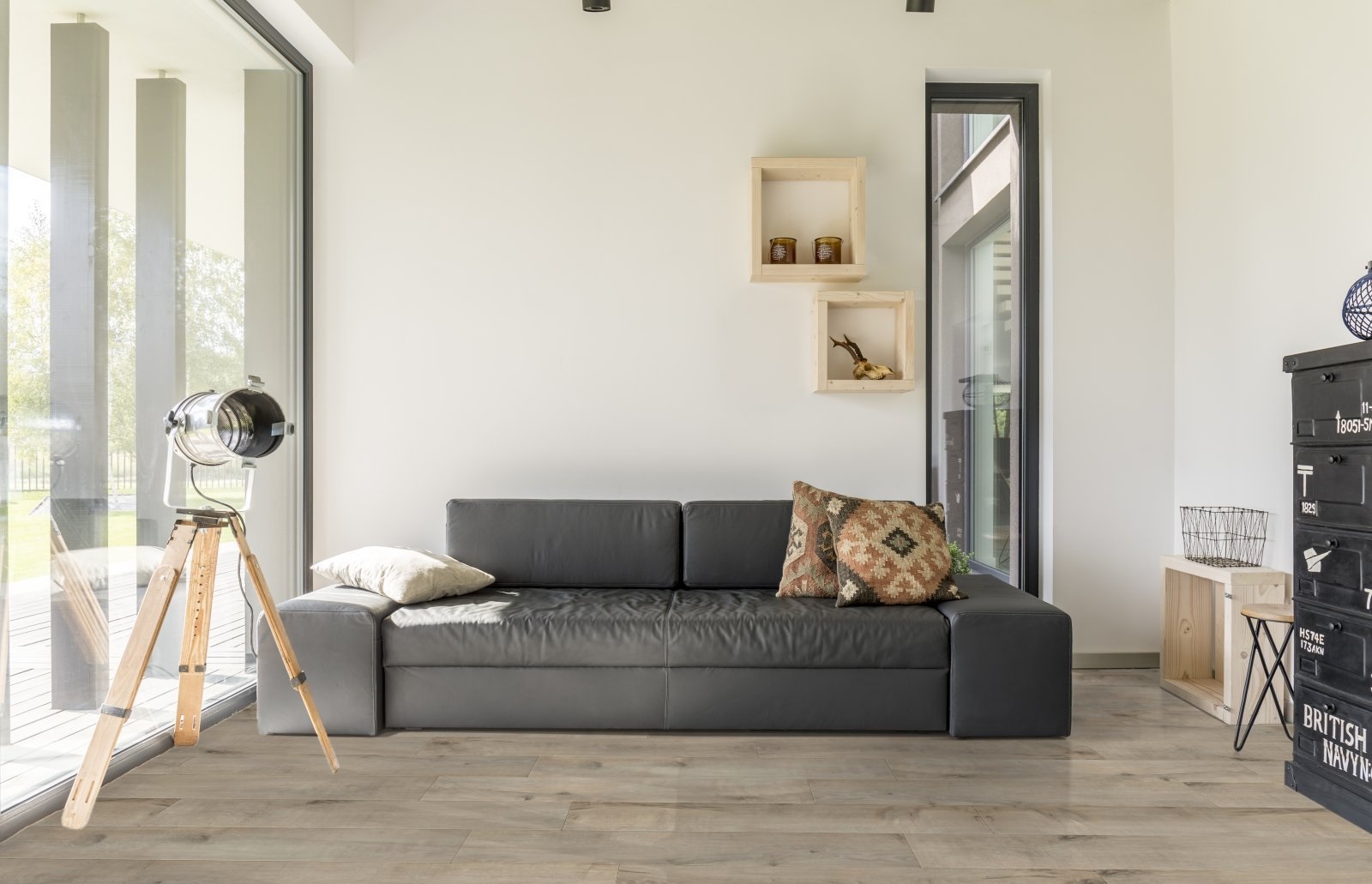 Ламинат AGT Natura Ultra Line Мерик PRK506 1200×191×8 фото в интерьере Ламинат AGT Natura Ultra Line Мерик PRK506 1200×191×8 фото в интерьере