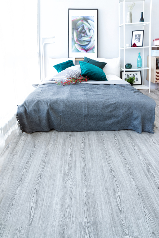 Кварцвиниловый SPC ламинат Alpine Floor Classic Ясень ECO 134-6 1220×183×4 фото в интерьере