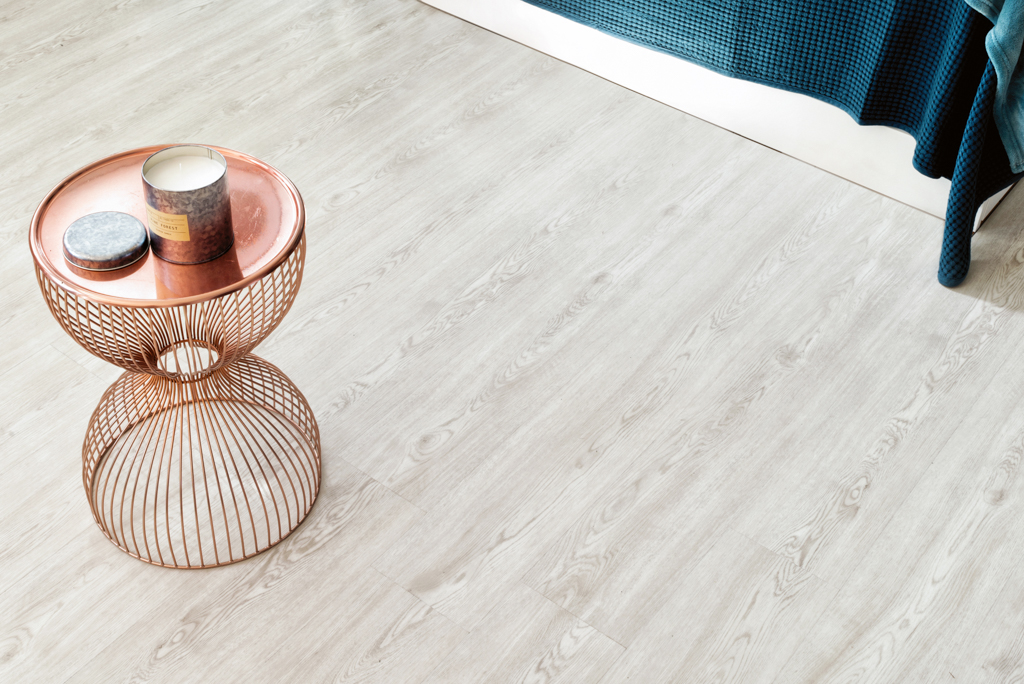Кварцвиниловый SPC ламинат Alpine Floor Classic Дуб Арктик ECO 134-7 1220×183×4 фото в интерьере