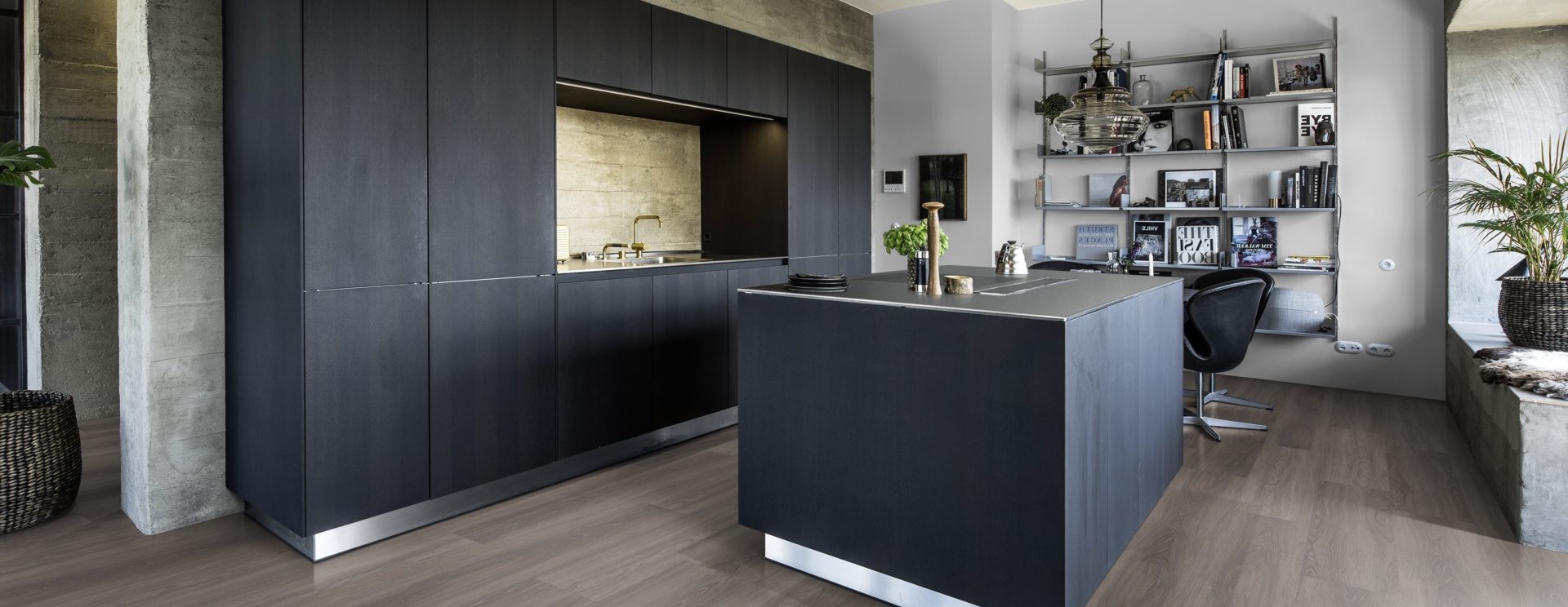 Кварцвиниловый SPC ламинат Kahrs Luxury Tiles Click 5 mm Wentwood CLW 172 1210×172×5 фото в интерьере Кварцвиниловый SPC ламинат Kahrs Luxury Tiles Click 5 mm Wentwood CLW 172 1210×172×5 фото в интерьере