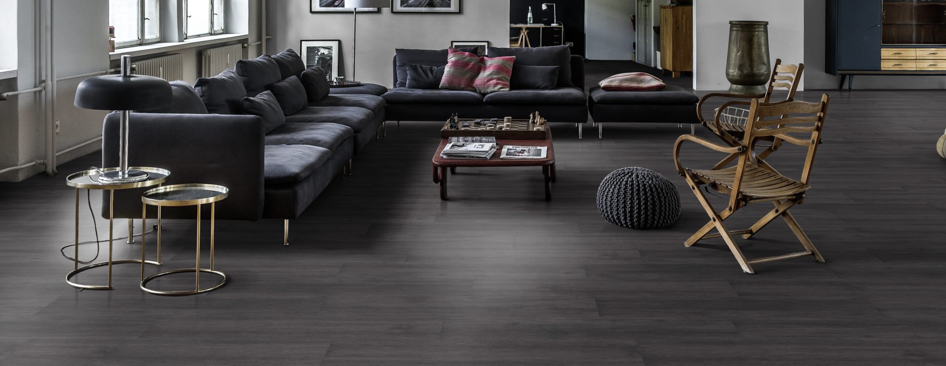 Кварцвиниловый SPC ламинат Kahrs Luxury Tiles Click 5 mm Schwarzwald CLW 172 1210×172×5 фото в интерьере Кварцвиниловый SPC ламинат Kahrs Luxury Tiles Click 5 mm Schwarzwald CLW 172 1210×172×5 фото в интерьере