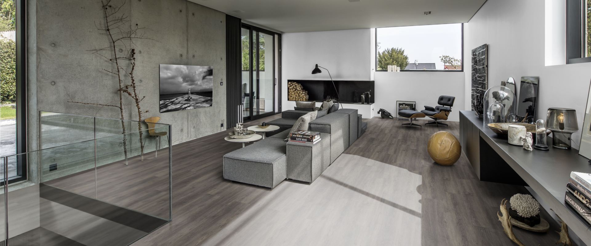 Кварцвиниловый SPC ламинат Kahrs Luxury Tiles Click 5 mm Niagara CLW 172 1210×172×5 фото в интерьере Кварцвиниловый SPC ламинат Kahrs Luxury Tiles Click 5 mm Niagara CLW 172 1210×172×5 фото в интерьере