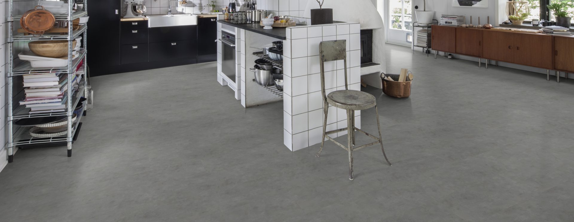 Кварцвиниловый SPC ламинат Kahrs Luxury Tiles Click 5 mm Makalu CLS 300 600×300×5 фото в интерьере Кварцвиниловый SPC ламинат Kahrs Luxury Tiles Click 5 mm Makalu CLS 300 600×300×5 фото в интерьере