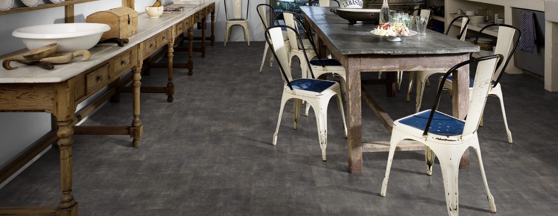 Кварцвиниловый SPC ламинат Kahrs Luxury Tiles Click 5 mm Steele CLS 300 600×300×5 фото в интерьере Кварцвиниловый SPC ламинат Kahrs Luxury Tiles Click 5 mm Steele CLS 300 600×300×5 фото в интерьере