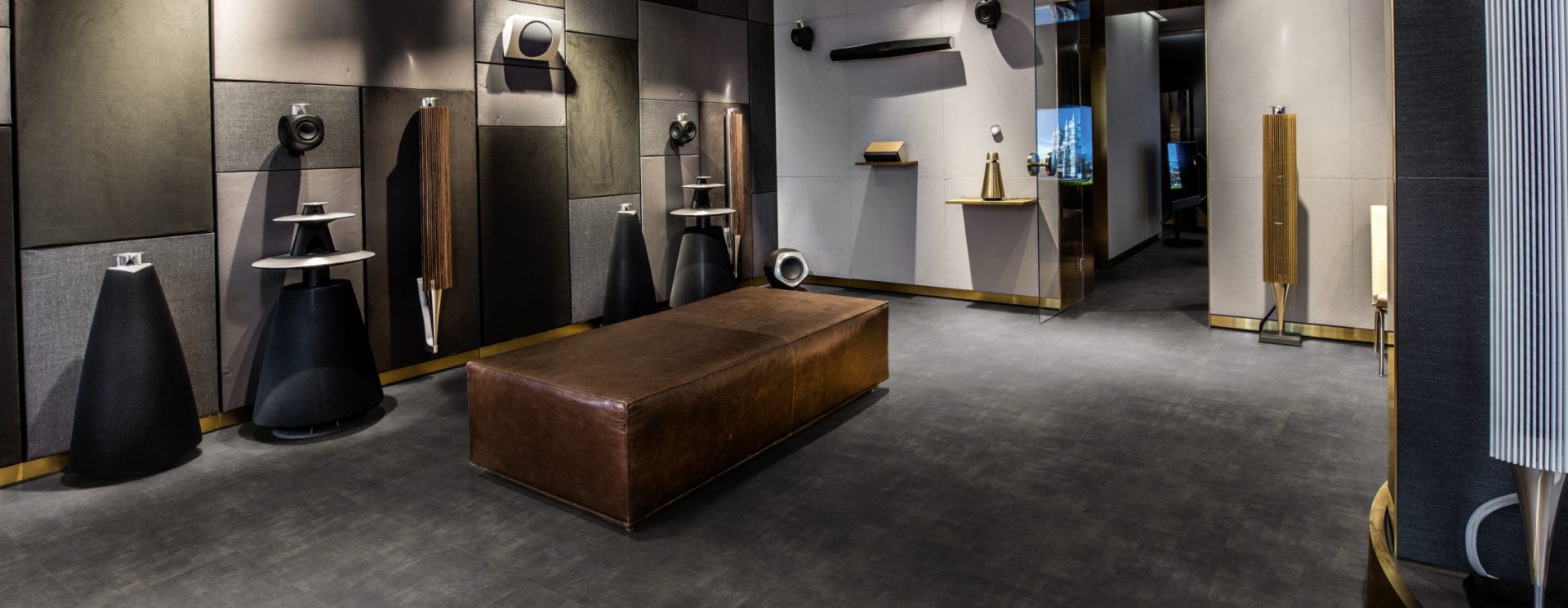 Кварцвиниловый SPC ламинат Kahrs Luxury Tiles Click 5 mm Steele CLS 300 600×300×5 фото в интерьере Кварцвиниловый SPC ламинат Kahrs Luxury Tiles Click 5 mm Steele CLS 300 600×300×5 фото в интерьере