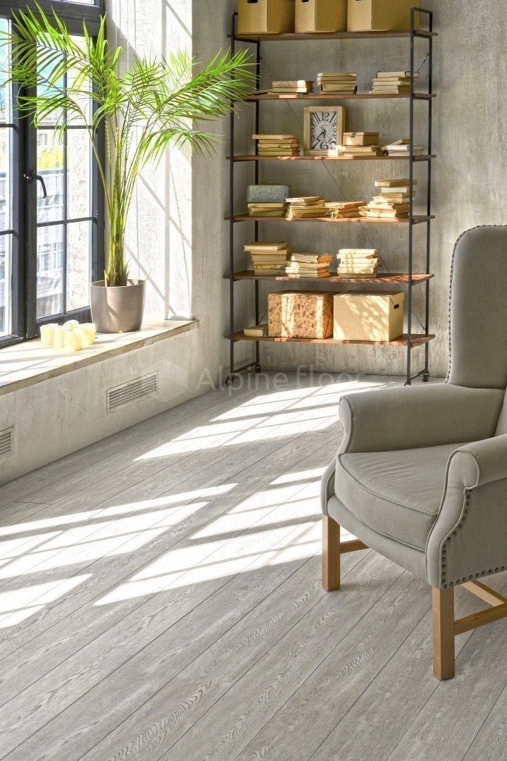Кварцвиниловый SPC ламинат Alpine Floor Intense Голубой Лес ECO 9-8 1220×183×6 фото в интерьере