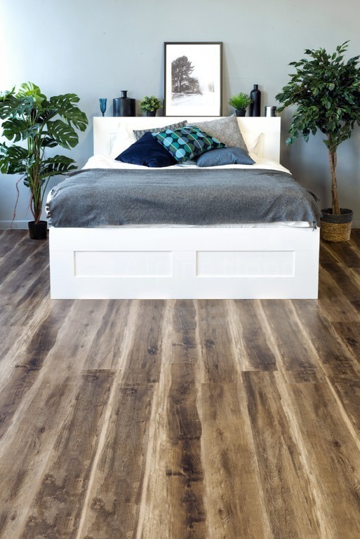 Кварцвиниловая плитка Alpine Floor клеевая Ultra Орех Светлый ECO 5-12 1219,2×184,15×2 фото в интерьере