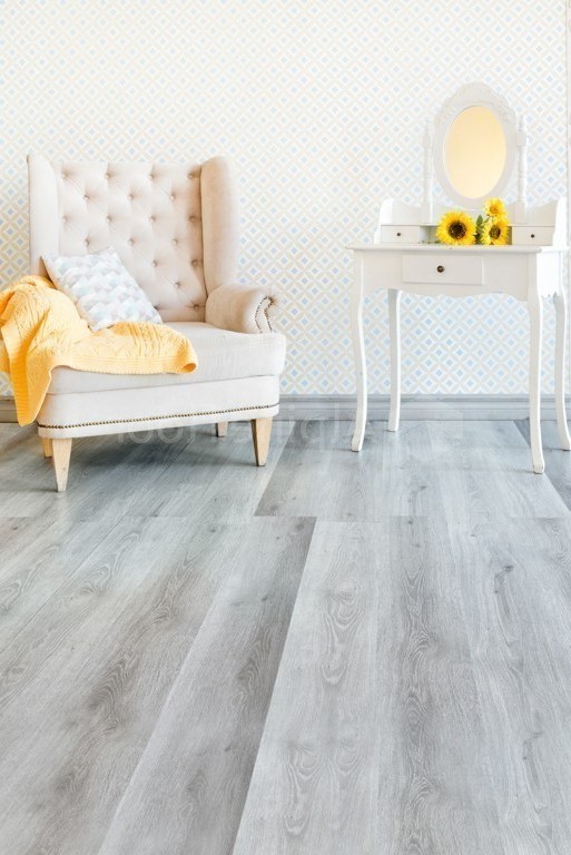 Кварцвиниловая плитка Alpine Floor клеевая Ultra Дуб Пепельный ECO 5-16 1219,2×184,15×2 фото в интерьере