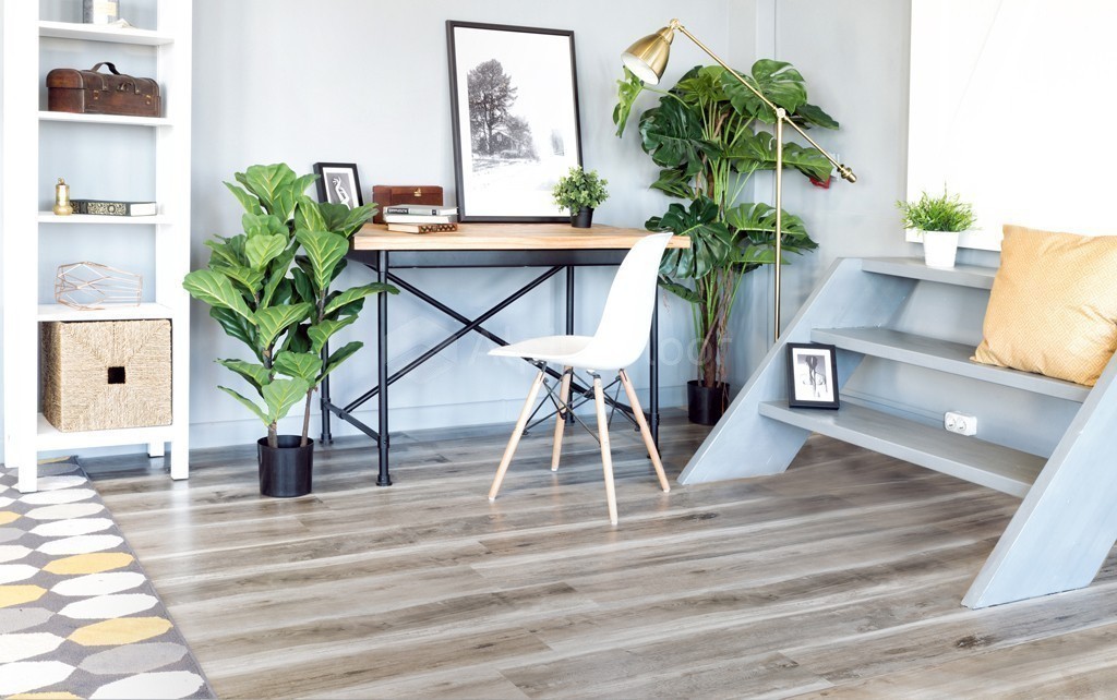 Кварцвиниловая плитка Alpine Floor клеевая Ultra Дуб Лесной ECO 5-18 1219,2×184,15×2 фото в интерьере