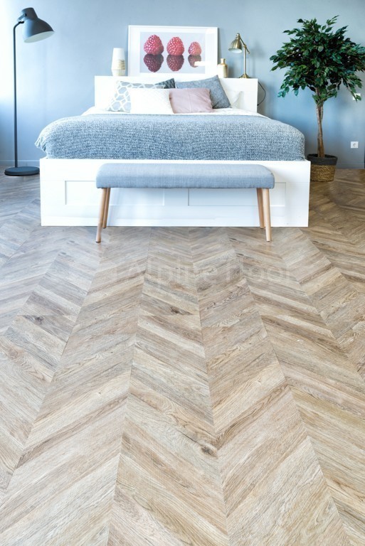 Кварцвиниловая плитка Alpine Floor клеевая Easy Line Французская Елочка ECO 3-25 1219,2×228,6×3 фото в интерьере