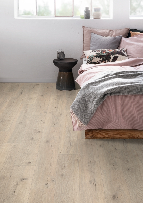 Ламинат Egger Pro Classic 8/33 Aqua+ Дуб Муром EPL139 1292×193×8 фото в интерьере