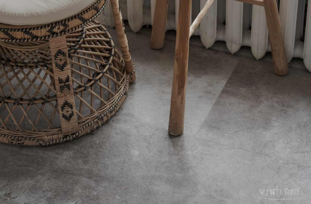 Кварцвиниловый SPC ламинат Vinilam Ceramo Stone Сланцевый Камень 61605 940×470×6 фото в интерьере