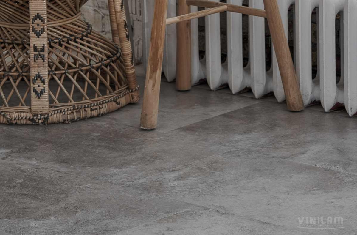 Кварцвиниловый SPC ламинат Vinilam Ceramo Stone Сланцевый Камень 61605 940×470×6 фото в интерьере