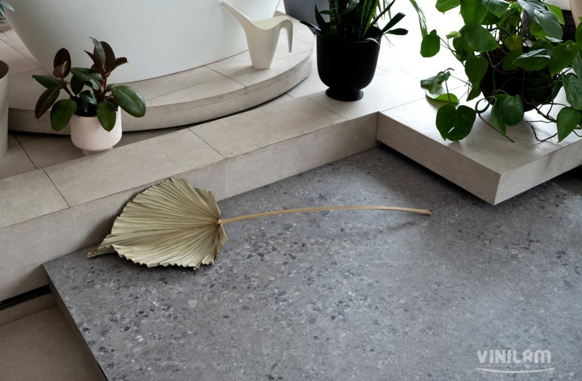 Кварцвиниловый SPC ламинат Vinilam Ceramo Stone Терраццо 71613 940×470×6 фото в интерьере