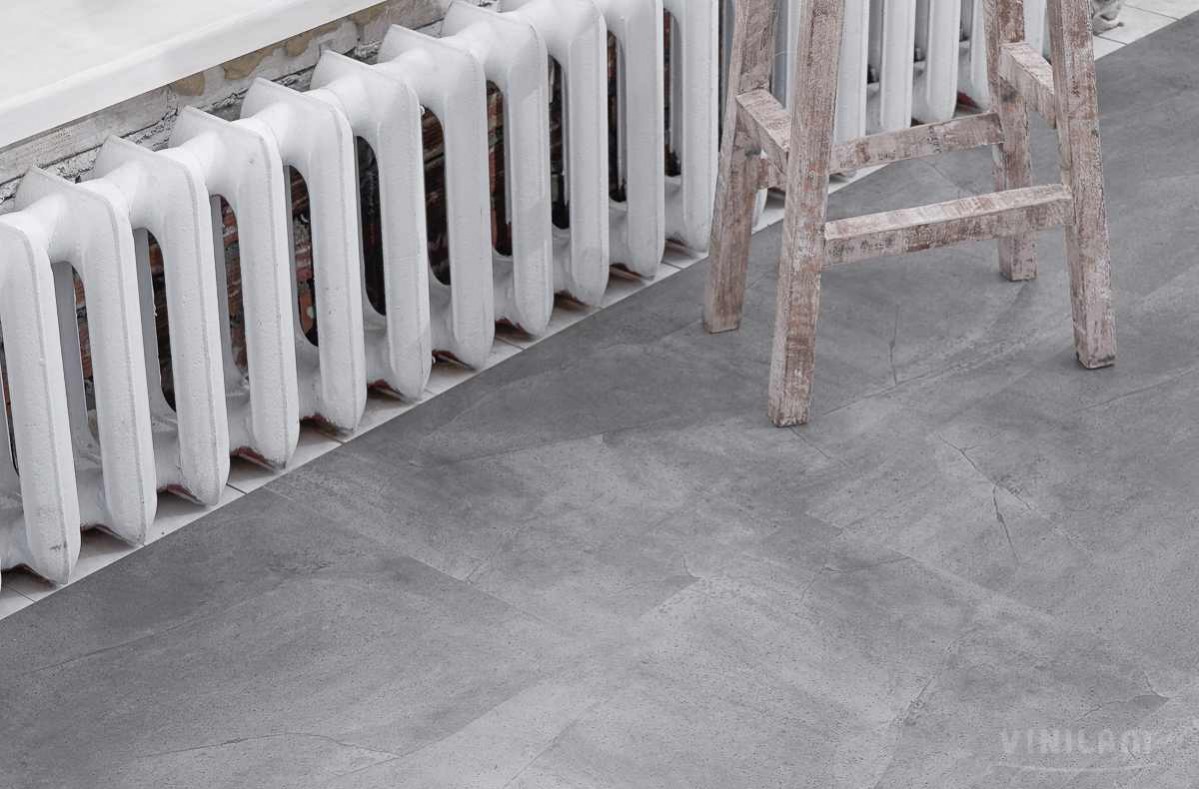 Кварцвиниловая плитка Vinilam клеевая Ceramo Stone Glue Серый Бетон 61602 950×480×2,5 фото в интерьере