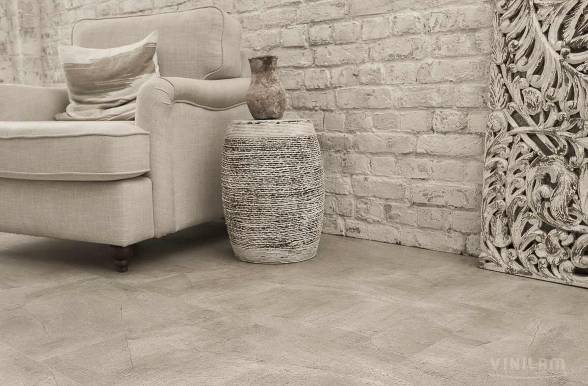 Кварцвиниловая плитка Vinilam клеевая Ceramo Stone Glue Бетонная смесь 61603 950×480×2,5 фото в интерьере