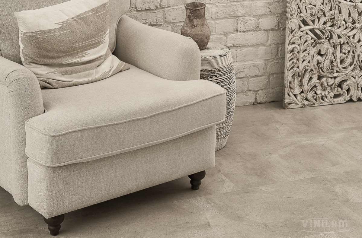 Кварцвиниловая плитка Vinilam клеевая Ceramo Stone Glue Бетонная смесь 61603 950×480×2,5 фото в интерьере