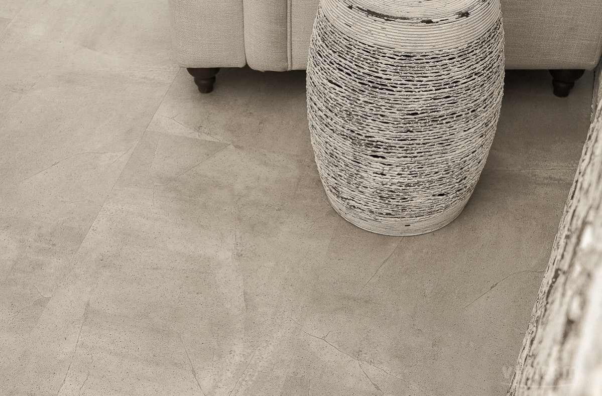 Кварцвиниловая плитка Vinilam клеевая Ceramo Stone Glue Бетонная смесь 61603 950×480×2,5 фото в интерьере
