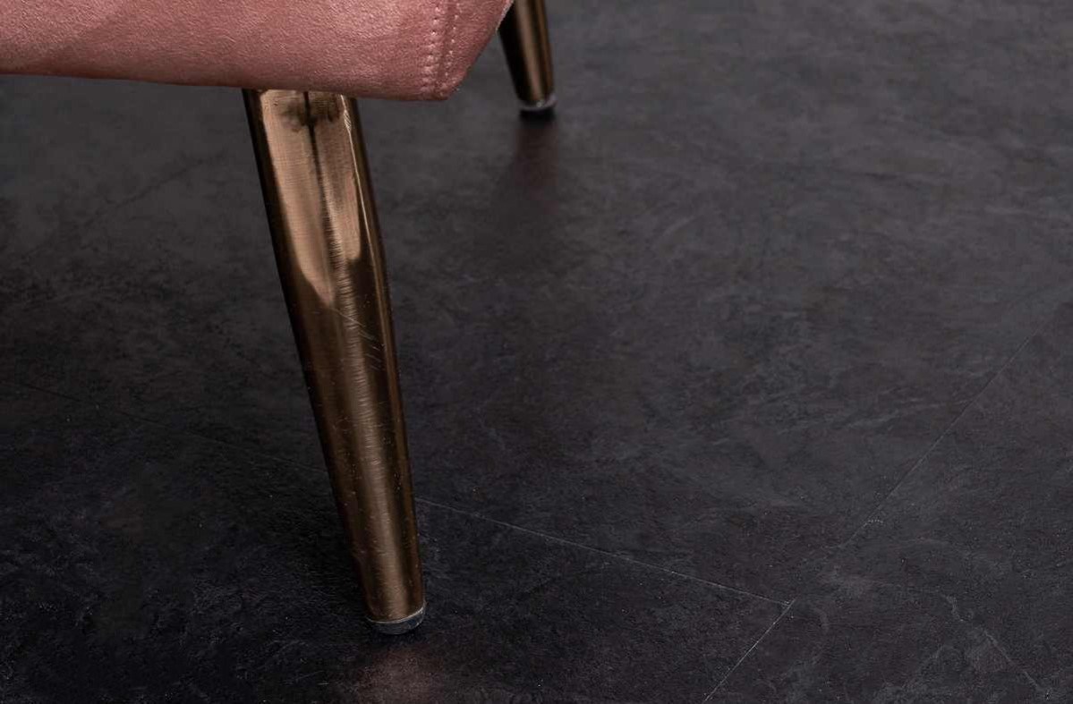 Кварцвиниловая плитка Vinilam клеевая Ceramo Stone Glue Сланцевый Черный 61607 950×475×2,5 фото в интерьере