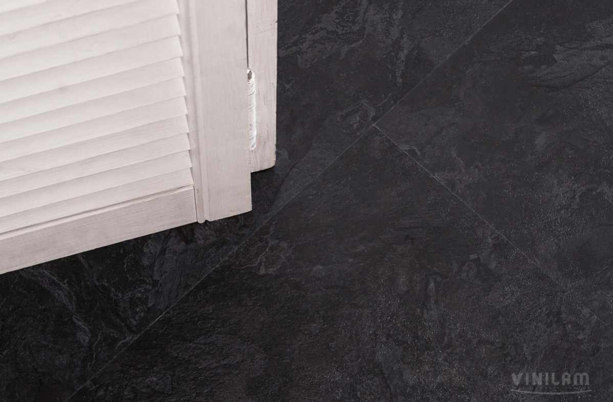 Кварцвиниловая плитка Vinilam клеевая Ceramo Stone Glue Сланцевый Черный 61607 950×475×2,5 фото в интерьере