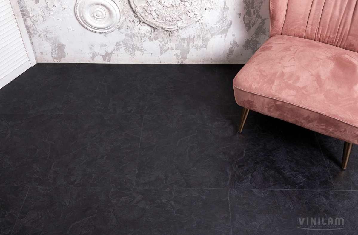 Кварцвиниловая плитка Vinilam клеевая Ceramo Stone Glue Сланцевый Черный 61607 950×475×2,5 фото в интерьере