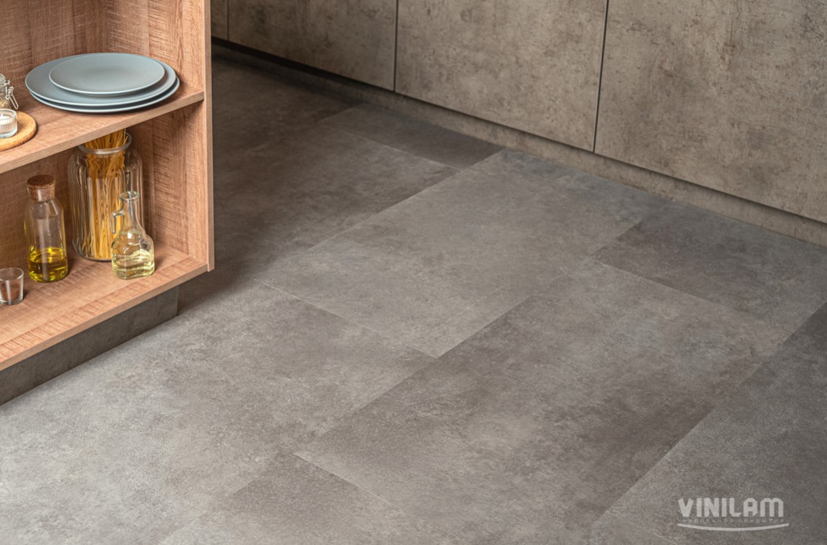 Кварцвиниловая плитка Vinilam клеевая Ceramo Stone Glue Цемент Cтальной 71610 950×475×2,5 фото в интерьере