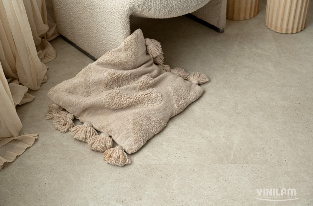 Кварцвиниловая плитка Vinilam клеевая Ceramo Stone Glue Тихая Бухта 71612 950×475×2,5 фото в интерьере