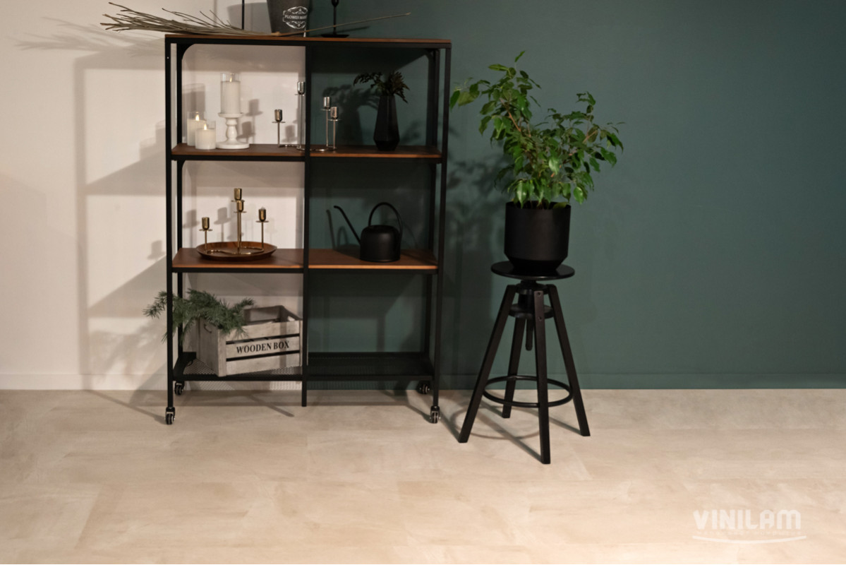 Кварцвиниловая плитка Vinilam клеевая Ceramo Stone Glue Бетон Белый 71615 950×475×2,5 фото в интерьере