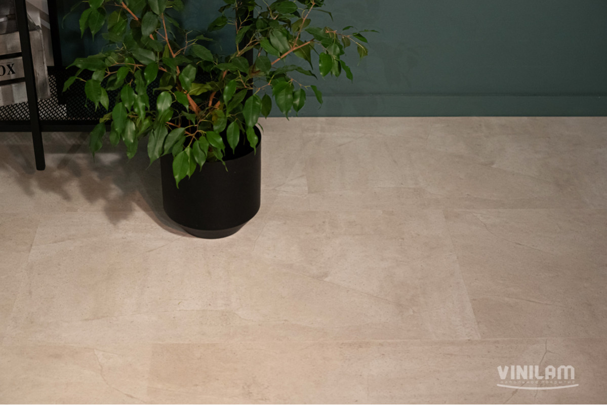 Кварцвиниловая плитка Vinilam клеевая Ceramo Stone Glue Бетон Белый 71615 950×475×2,5 фото в интерьере