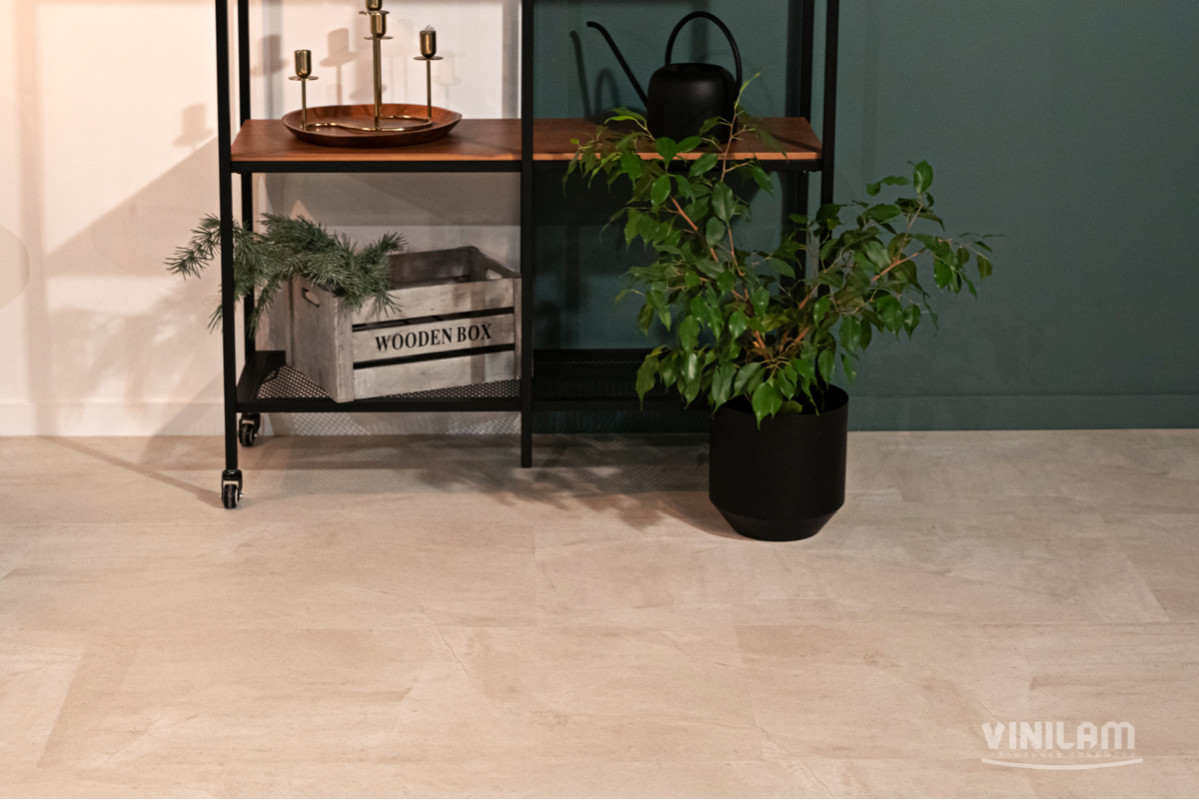 Кварцвиниловая плитка Vinilam клеевая Ceramo Stone Glue Бетон Белый 71615 950×475×2,5 фото в интерьере