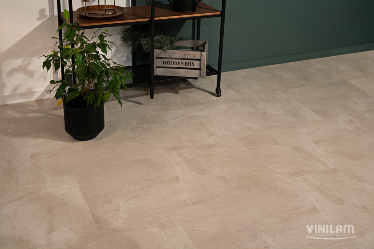 Кварцвиниловая плитка Vinilam клеевая Ceramo Stone Glue Бетон Белый 71615 950×475×2,5 фото в интерьере