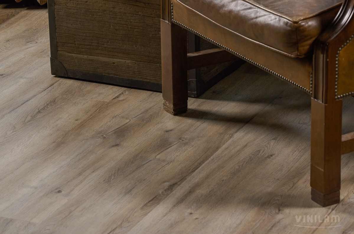 Кварцвиниловая плитка Vinilam клеевая Ceramo XXL Glue Дуб Женева 8870-EIR 1528×233×2,5 фото в интерьере