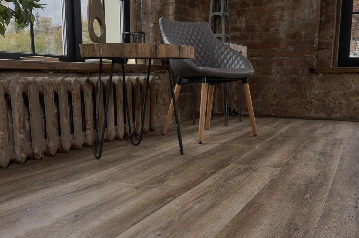 Кварцвиниловая плитка Vinilam клеевая Ceramo XXL Glue Дуб Биль 8895-EIR 1528×233×2,5 фото в интерьере