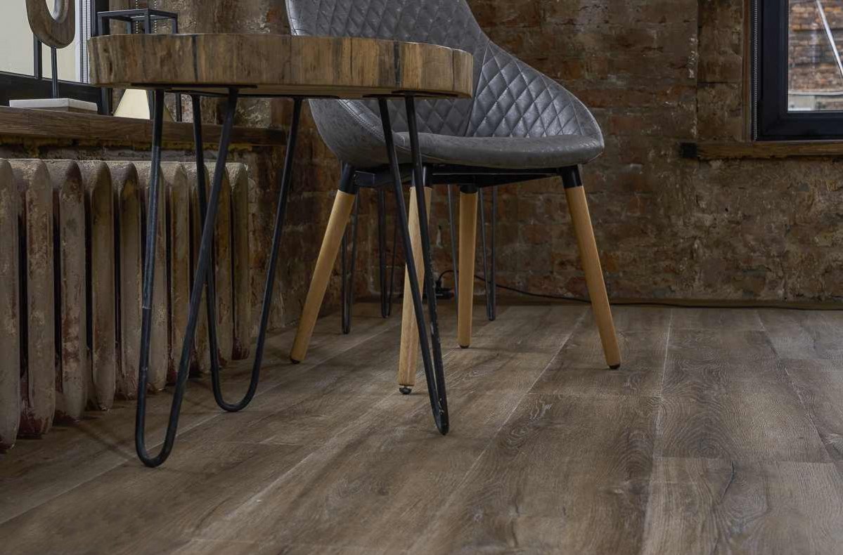 Кварцвиниловая плитка Vinilam клеевая Ceramo XXL Glue Дуб Биль 8895-EIR 1528×233×2,5 фото в интерьере
