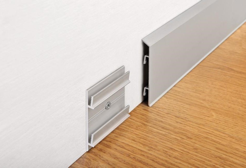 Плинтус алюминиевый Modern Decor серебро матовое 2950×70×10 Плинтус алюминиевый Modern Decor серебро матовое 2950×70×10