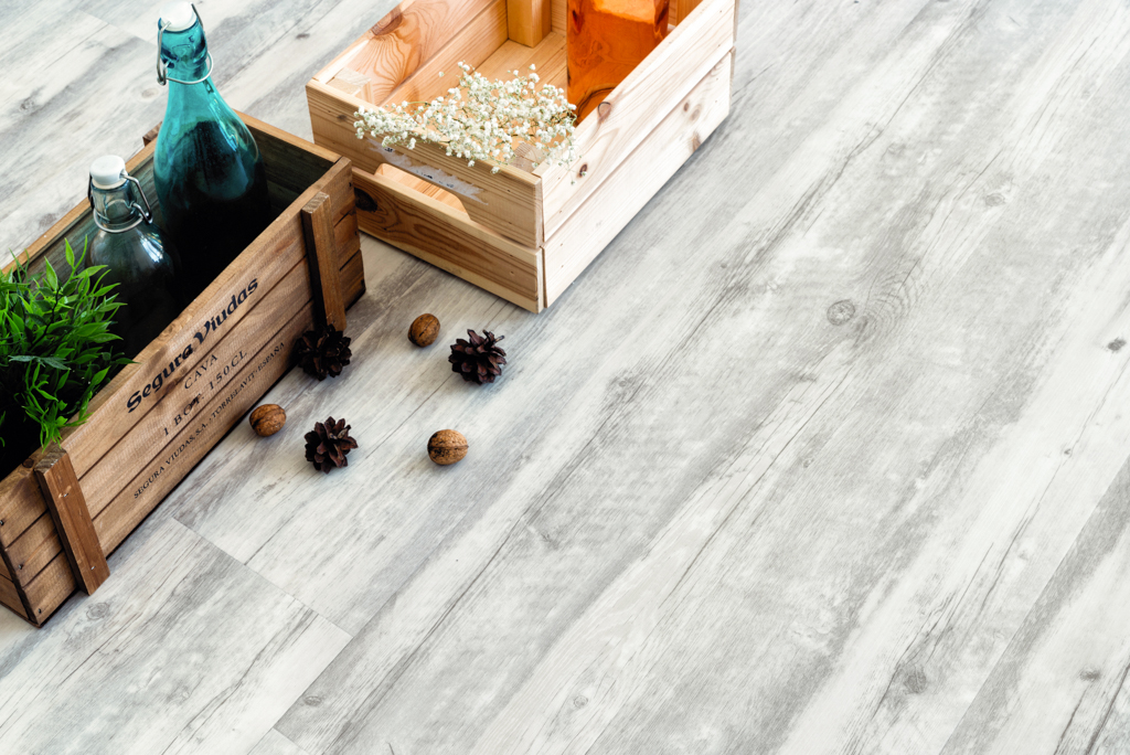 Кварцвиниловый SPC ламинат Alpine Floor Classic Light Акация Click ECO 107-88 MC 1220×183×3,5 фото в интерьере Кварцвиниловый SPC ламинат Alpine Floor Classic Light Акация Click ECO 107-88 MC 1220×183×3,5 фото в интерьере