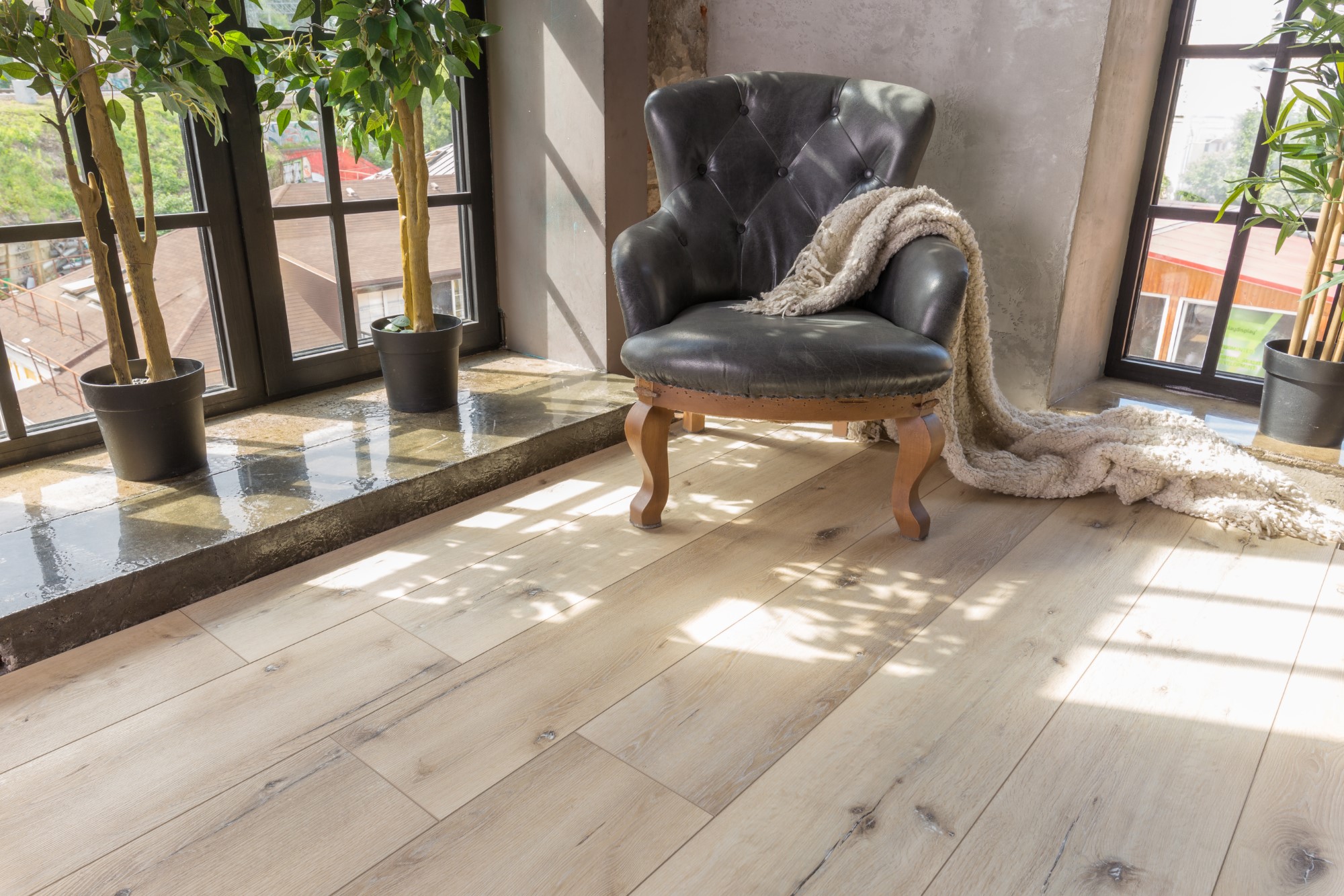 Кварцвиниловый SPC ламинат Aquafloor RealWood XL AF8004XL 1524×228×8 фото в интерьере