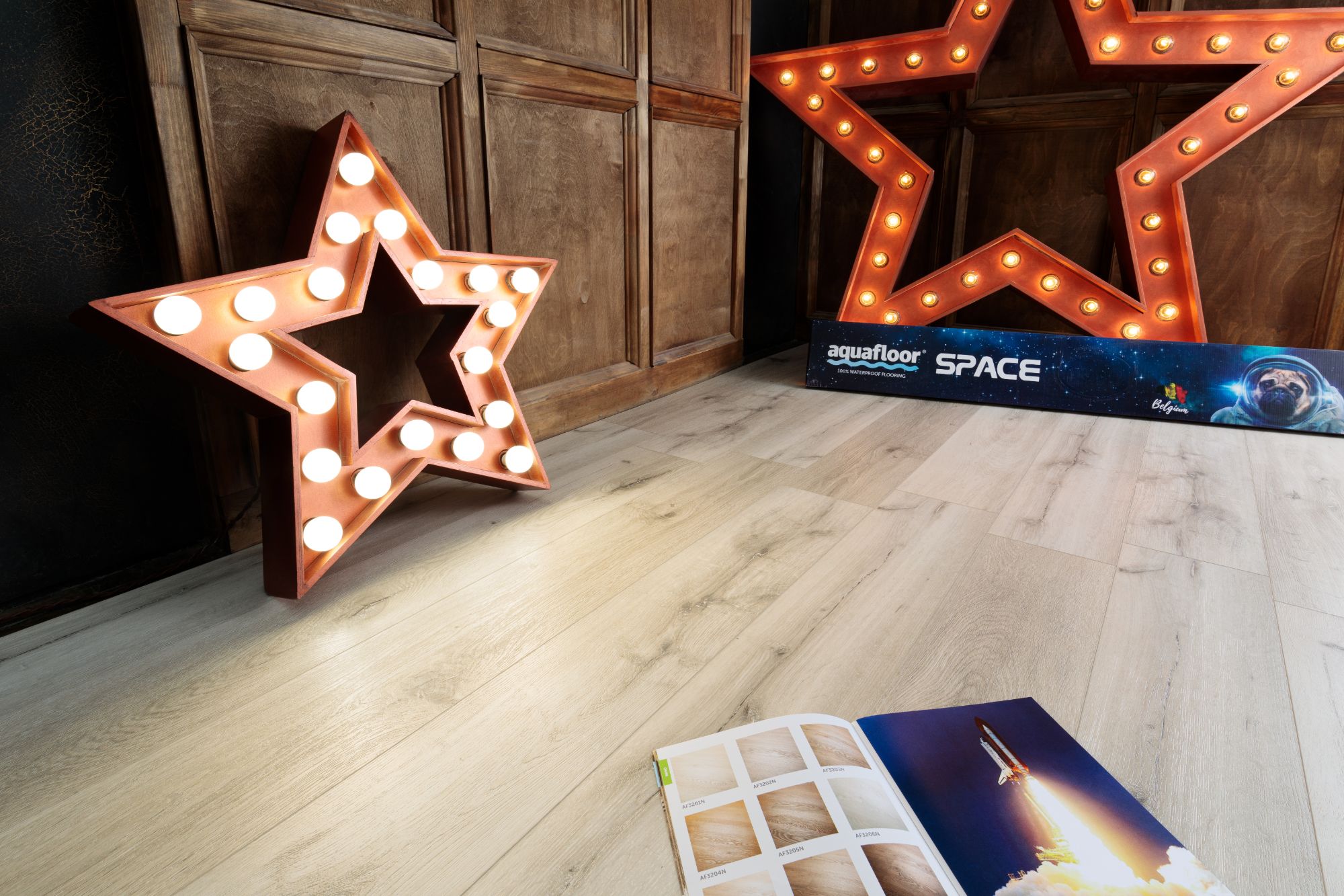Кварцвиниловый SPC ламинат Aquafloor Space AF4033SPC 1220×180×4 фото в интерьере
