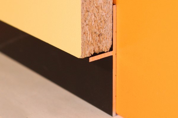 Плинтус алюминиевый теневой Modern Decor черный 2000×20×12,5 Плинтус алюминиевый теневой Modern Decor черный 2000×20×12,5