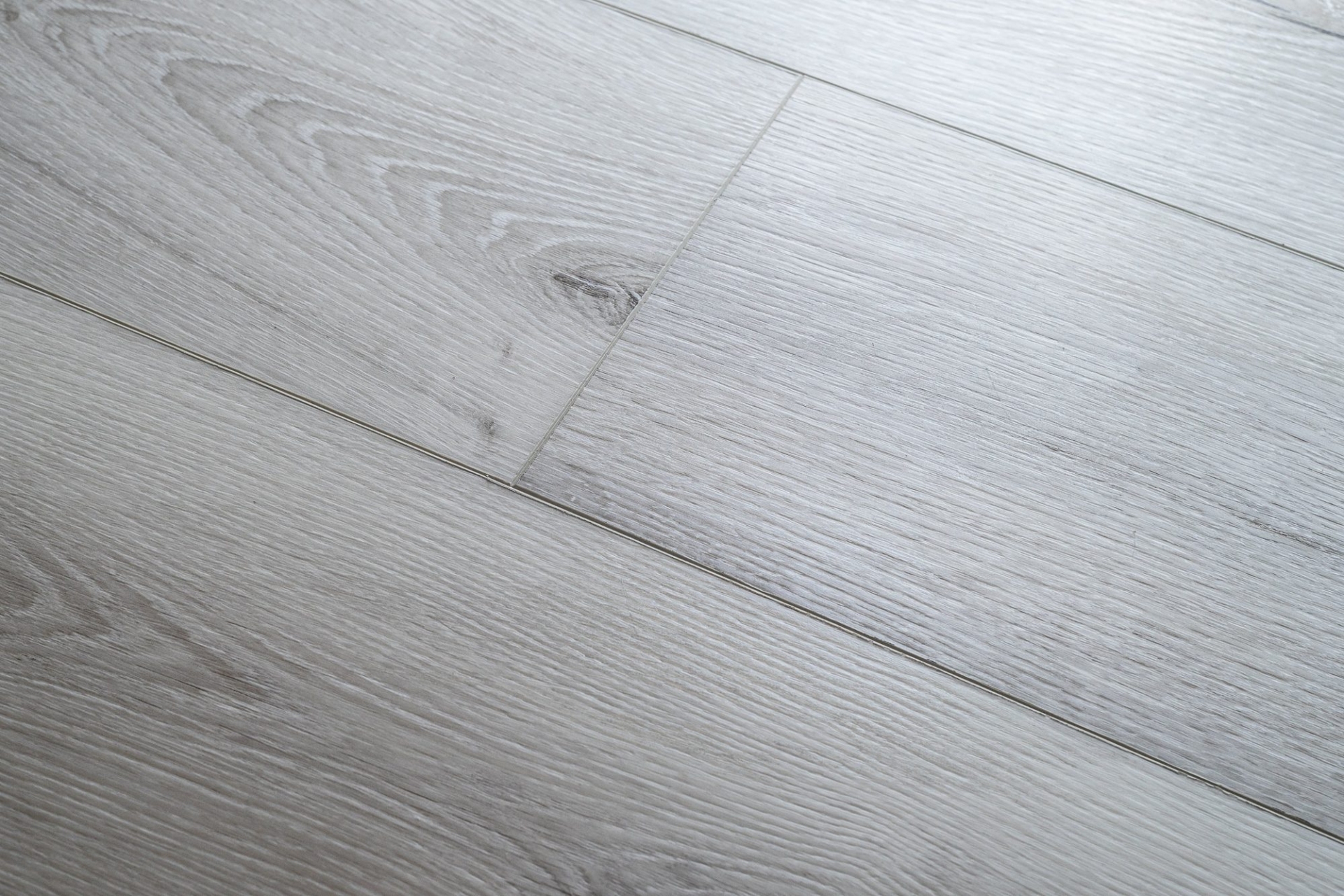 Кварцвиниловый SPC ламинат Damy Floor Family Дуб Классический Серый T7020-2 1220×180×4