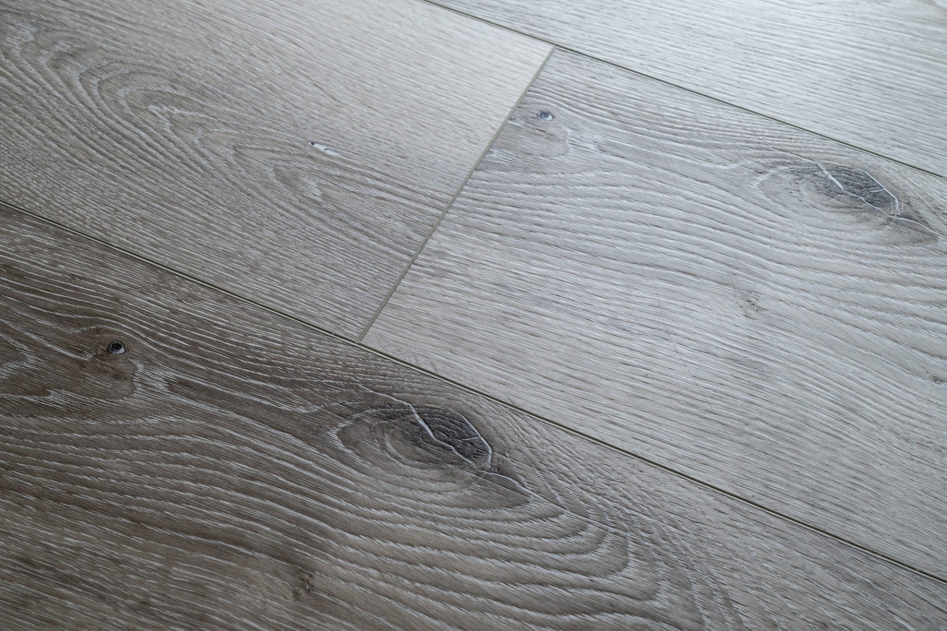 Кварцвиниловый SPC ламинат Damy Floor Family Дуб Состаренный Серый T7020-5D 1220×180×4