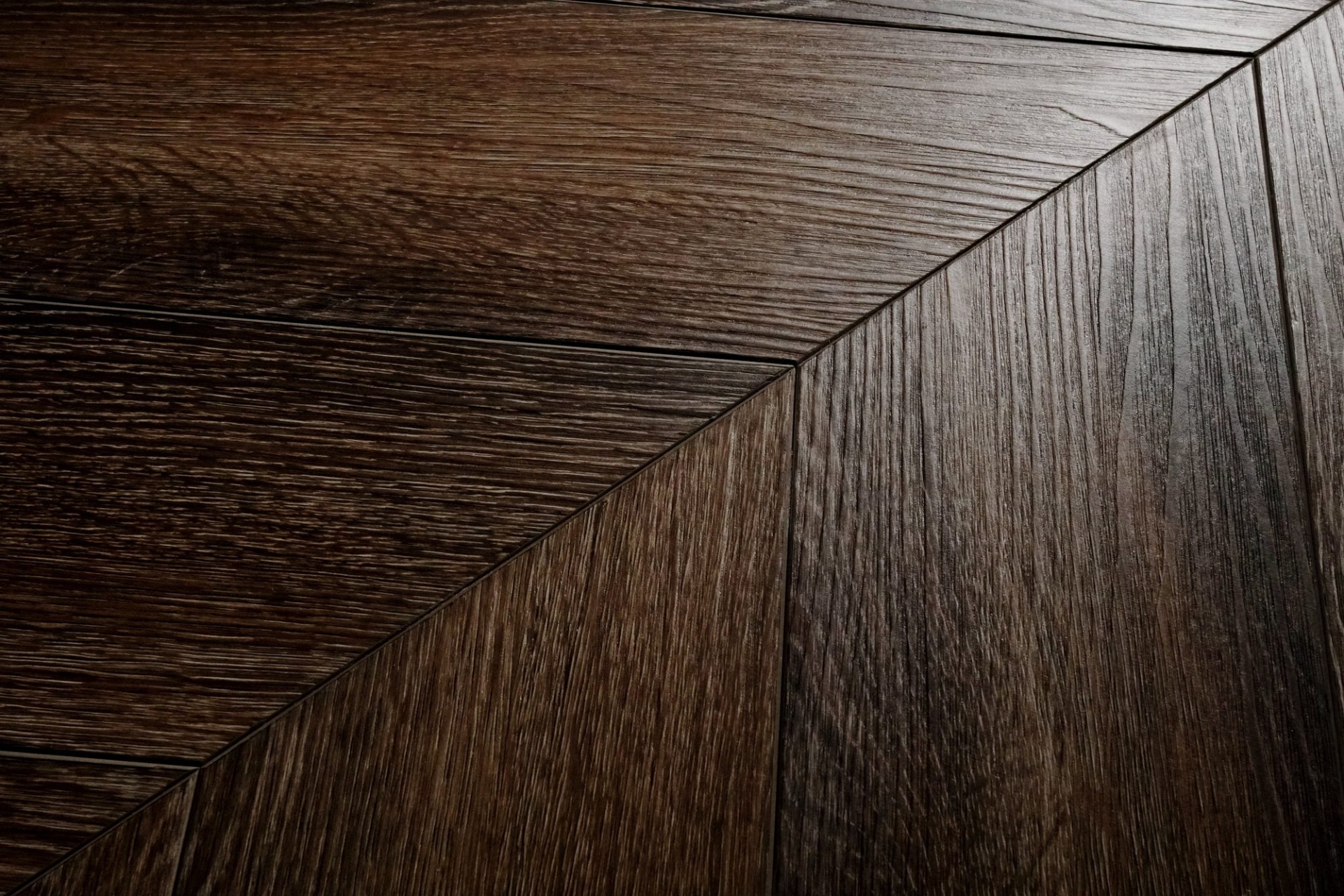 Кварцвиниловый SPC ламинат Damy Floor Chevron Лувр DF04-Ch французская елка 600×127×5