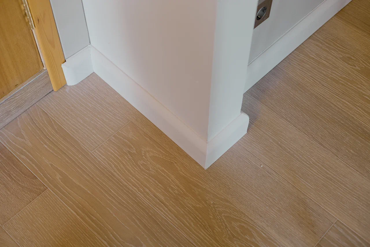 Композитная паркетная доска Quartz Parquet Классик Дуб Хельсинки 1258-58 400-1220×152×5 фото в интерьере Композитная паркетная доска Quartz Parquet Классик Дуб Хельсинки 1258-58 400-1220×152×5 фото в интерьере