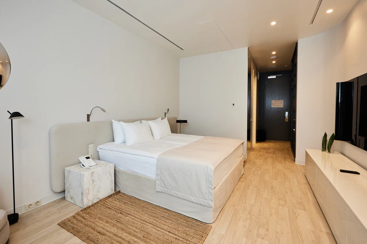 Композитная паркетная доска Quartz Parquet Классик Дуб песочный 408 400-1220×152×5 фото в интерьере Композитная паркетная доска Quartz Parquet Классик Дуб песочный 408 400-1220×152×5 фото в интерьере