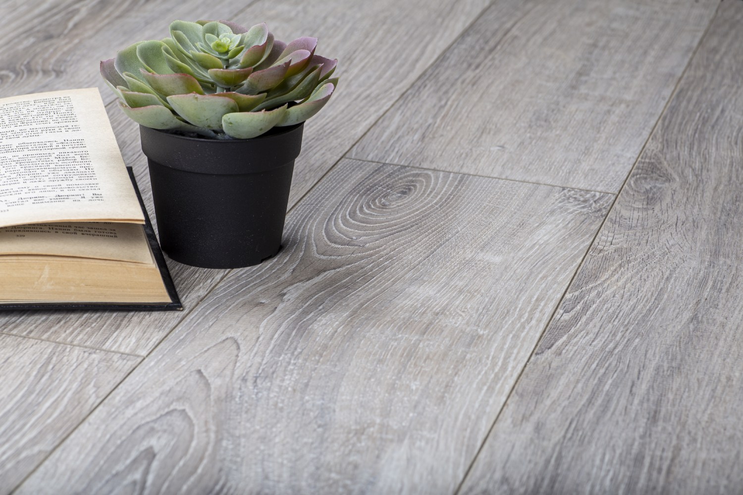 Ламинат Homflor Strong Sardinia Oak 619 1286×214×12 фото в интерьере Ламинат Homflor Strong Sardinia Oak 619 1286×214×12 фото в интерьере