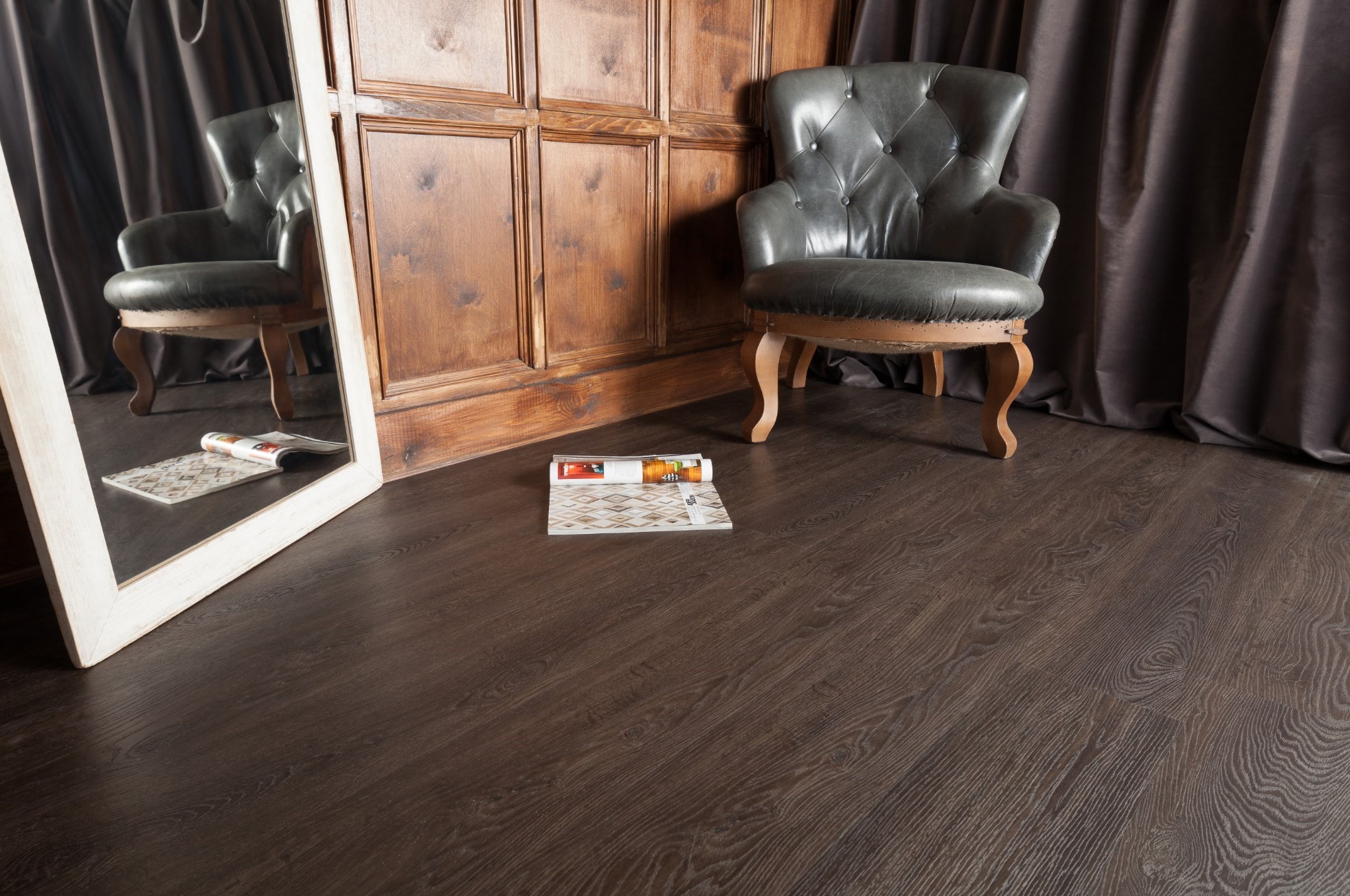 Кварцвиниловый SPC ламинат Aquafloor RealWood AF6053 1220×178×6 фото в интерьере