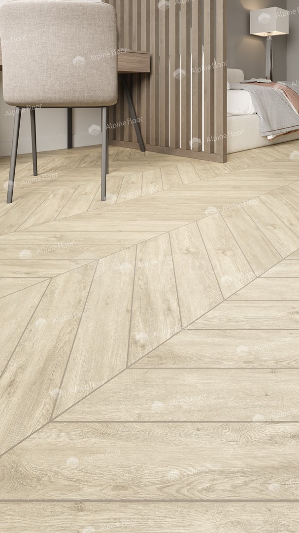 Кварцвиниловая плитка Alpine Floor клеевая Chevron Alpine LVT Сонома Chevron ECO 20-7 французская елка 555×127×2,5 фото в интерьере