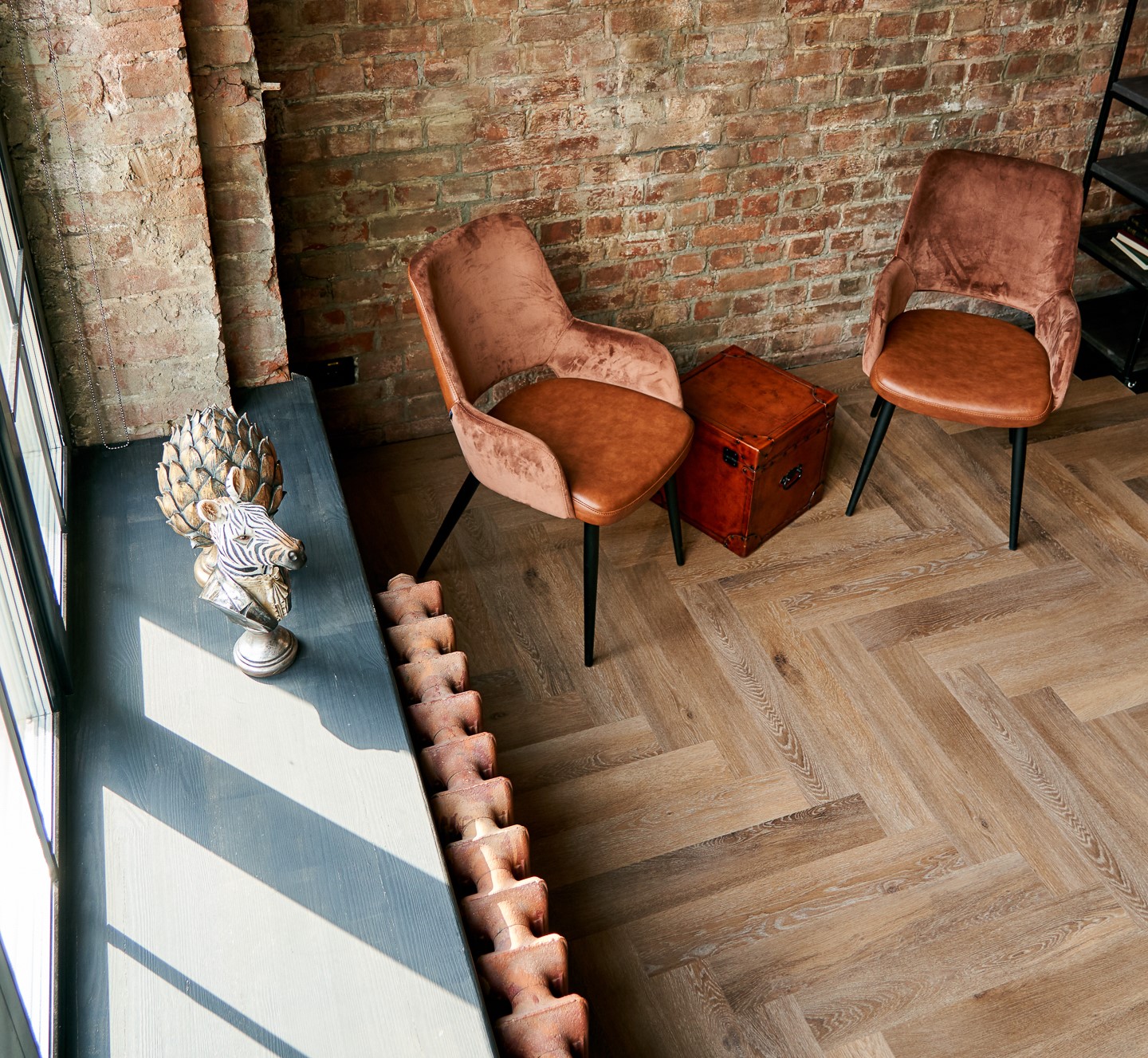 Кварцвиниловая плитка Vinilam клеевая Parquet Herringbone Glue Паркет Венецианский GD11199 венгерская елка 762×152,4×2,5 фото в интерьере