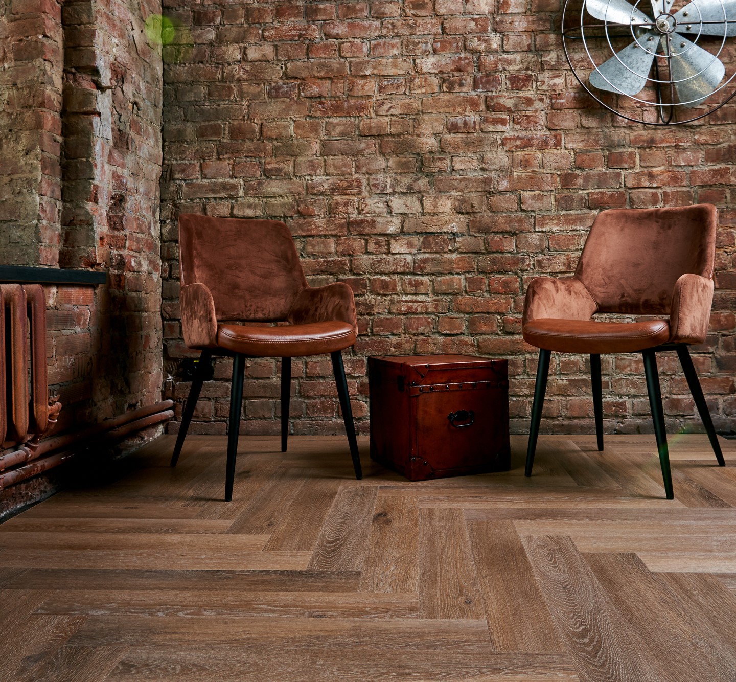 Кварцвиниловая плитка Vinilam клеевая Parquet Herringbone Glue Паркет Венецианский GD11199 венгерская елка 762×152,4×2,5 фото в интерьере
