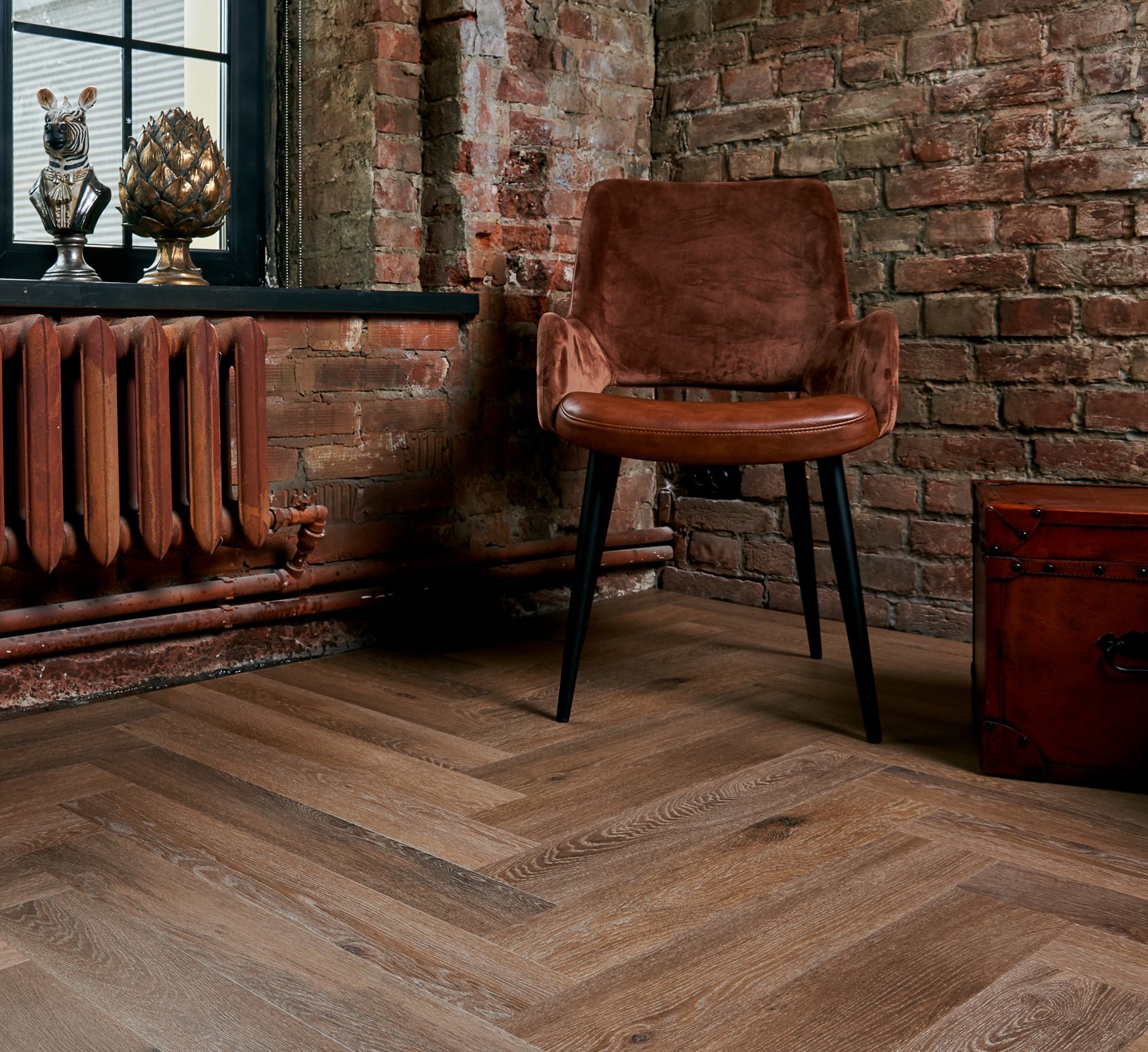 Кварцвиниловая плитка Vinilam клеевая Parquet Herringbone Glue Паркет Венецианский GD11199 венгерская елка 762×152,4×2,5 фото в интерьере